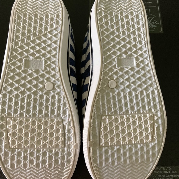 NFL NWOT women's Seahawks slip on shoes size 8 - Picture 3 of 11